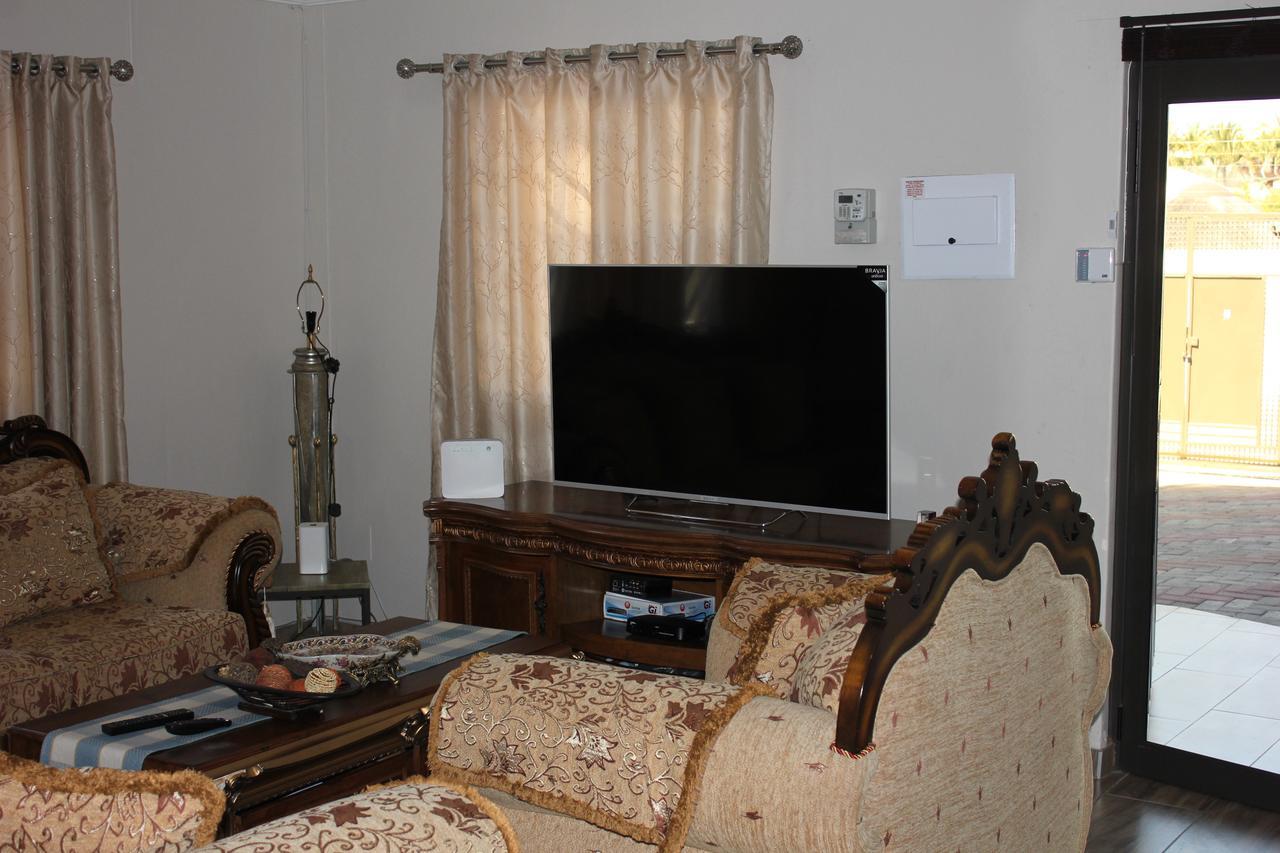 Coco Palm Bed&Breakfast Windhoek Extérieur photo